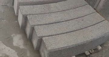 铜仁芝麻白弧形路牙石