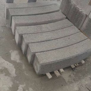 铜仁芝麻白弧形路牙石