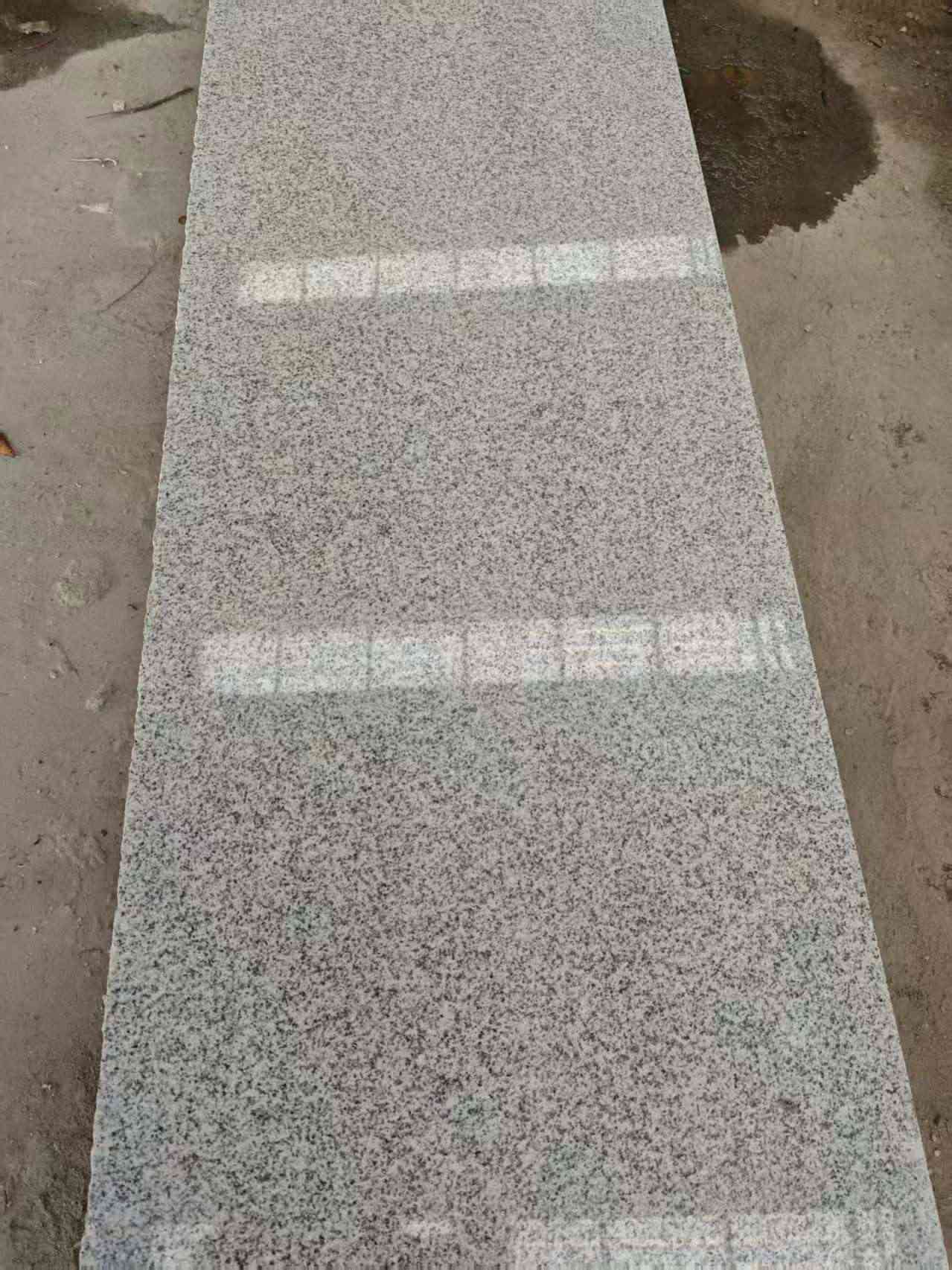 铜仁芝麻白光面毛板